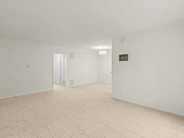 1226 McClellan Dr — Photo 4