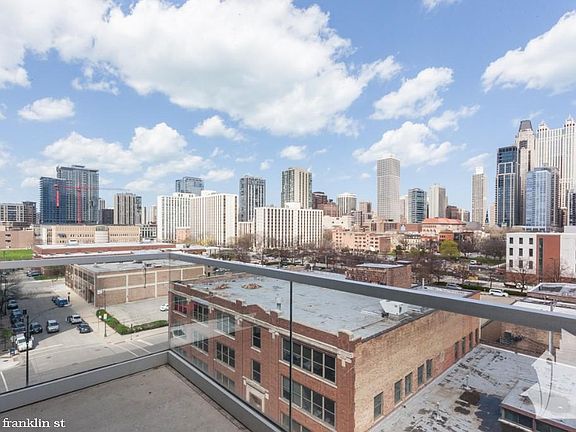 5th image of 858 N Franklin St #412