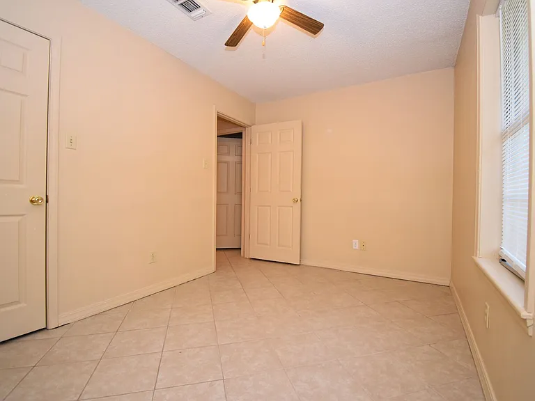 402 W Florida Ave — Photo 14