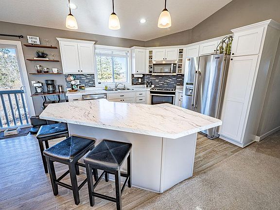 3rd image of 485 Highland Dr