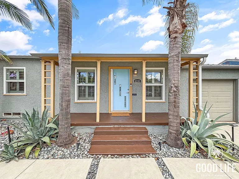 4241 E Overlook Dr — Photo 1