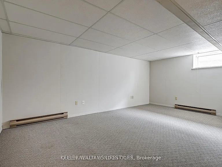 35 Thorncrest Cres — Photo 10