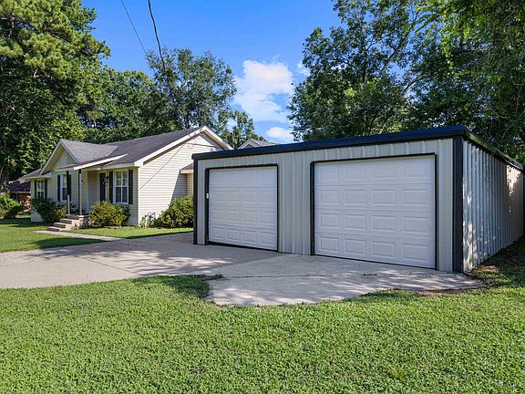 3rd image of 3504 Eastmoor Dr