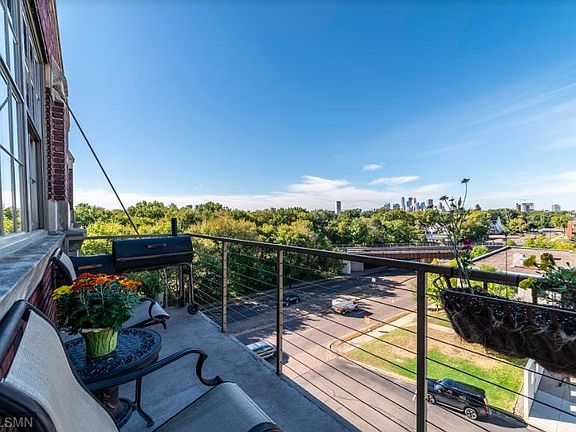 4th image of 1901 Hennepin Ave E #401