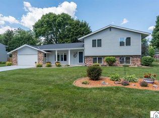 1028 Shady Oak Dr, North Mankato, MN 56003