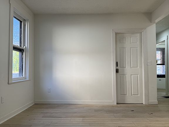 5th image of 311 Hilton Pl #2