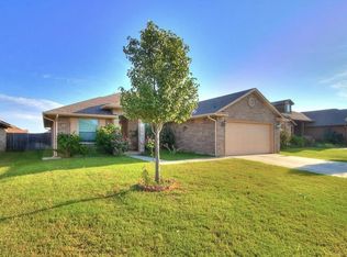 509 SW 44th St, Moore, OK 73160