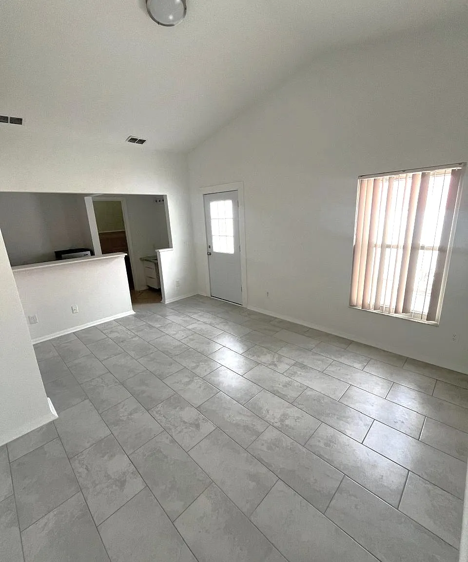 2673 Dixie Ln — Photo 3