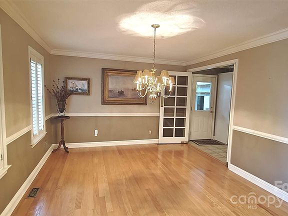 4th image of 422 Wildwood Dr