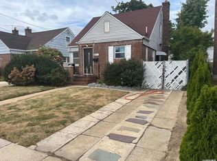 11612 237th St, Elmont, NY 11003
