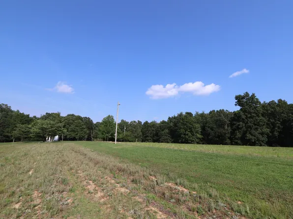 555 Tummins Rd, Mc Ewen, TN 37101