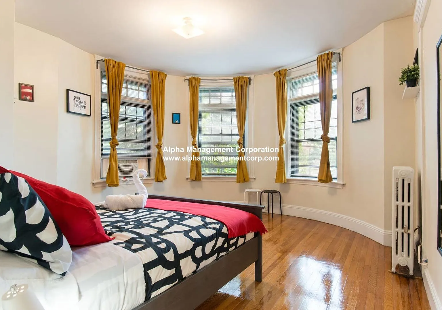 Amazing Coolidge Corner Apt right by T, Shopping, Nightlife and Restaurants. Quick commute to BU! — Photo 2