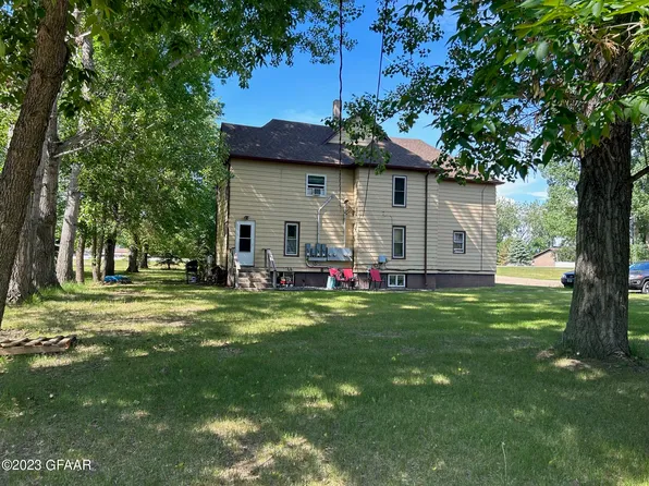 500 W Front St, Larimore, ND 58251
