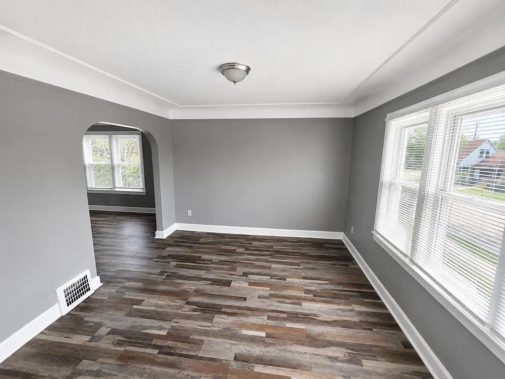 15311 Evanston St — Photo 2
