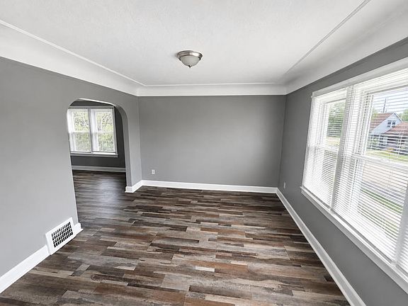 2nd image of 15311 Evanston St