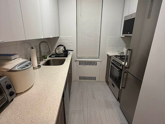 5th image of 350 E 54th St APT 3E