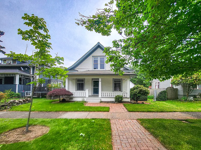944 Cottage St NE — Photo 1