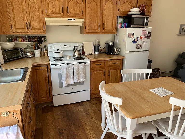 839 E 4th St #3 — Photo 3