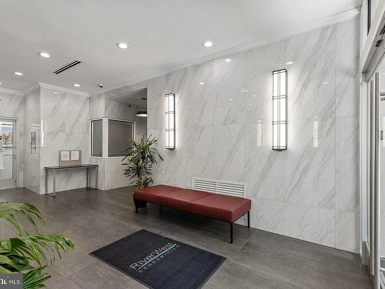 2101 Chestnut St #304 — Photo 9