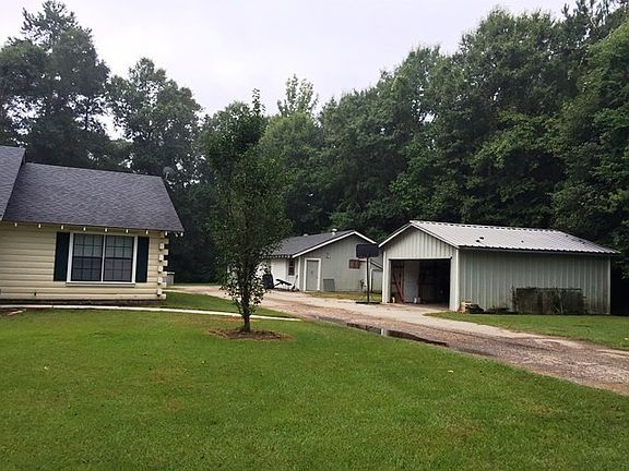 detached garage/apartment building