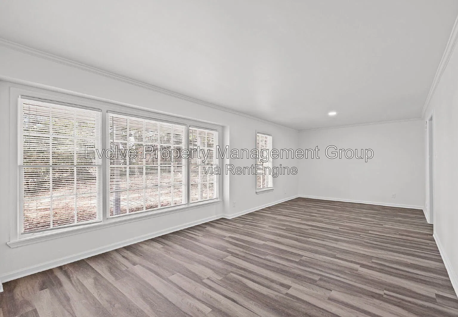 4 bed, 2.5 bath, 2105 sqft, $2,095 — Photo 3