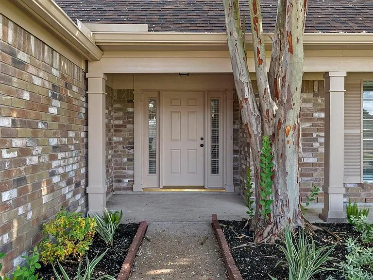 18182 Forest Cedars Dr — Photo 2
