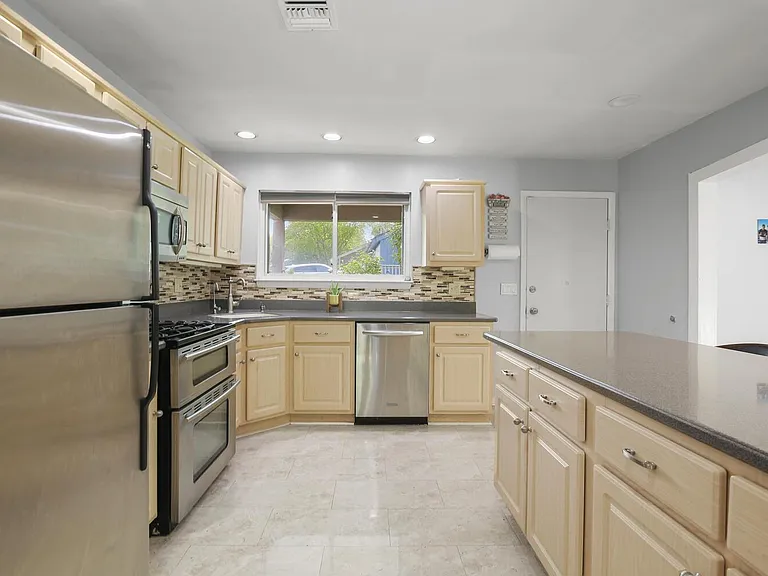 358 Loveland Rd — Photo 7