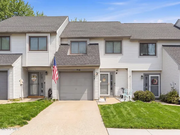40 Lexington Circle, Matawan, NJ 07747