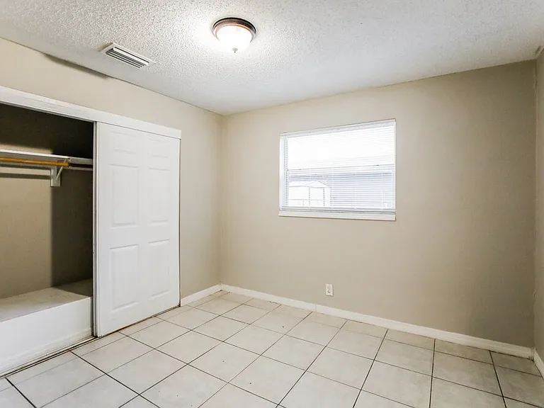 425 SW 74th Ave — Photo 11