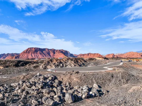 2431 Phil Smith Ct, Santa Clara, UT 84765