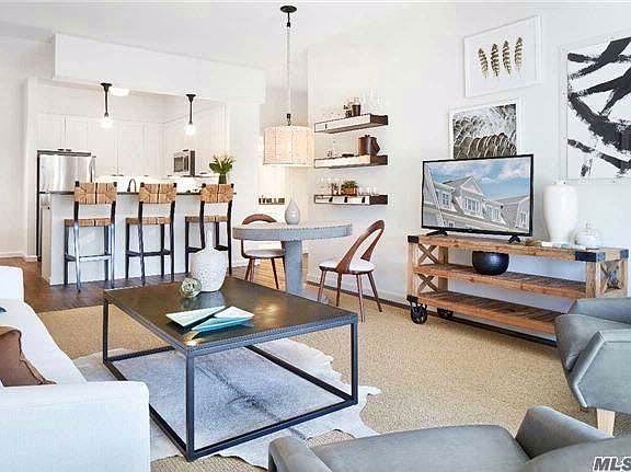4th image of 10 Greybarn Ln APT 208