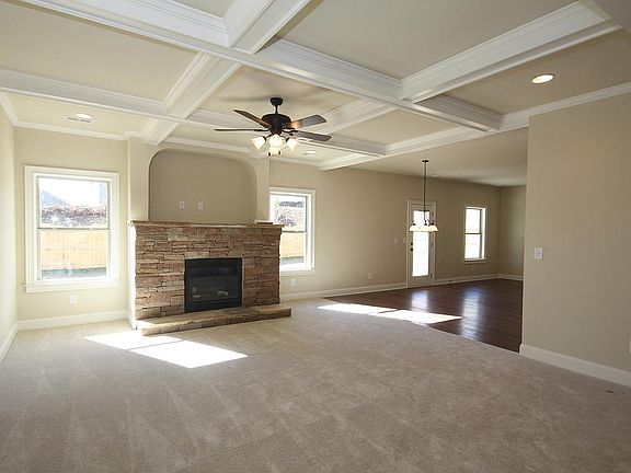 4th image of 324 Sonoma Ln