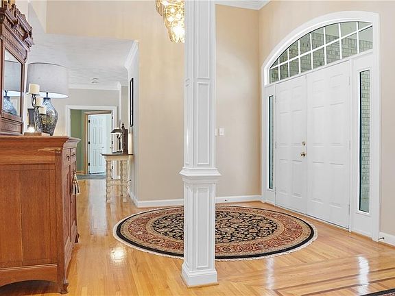 4th image of 2068 Vaughan Rd