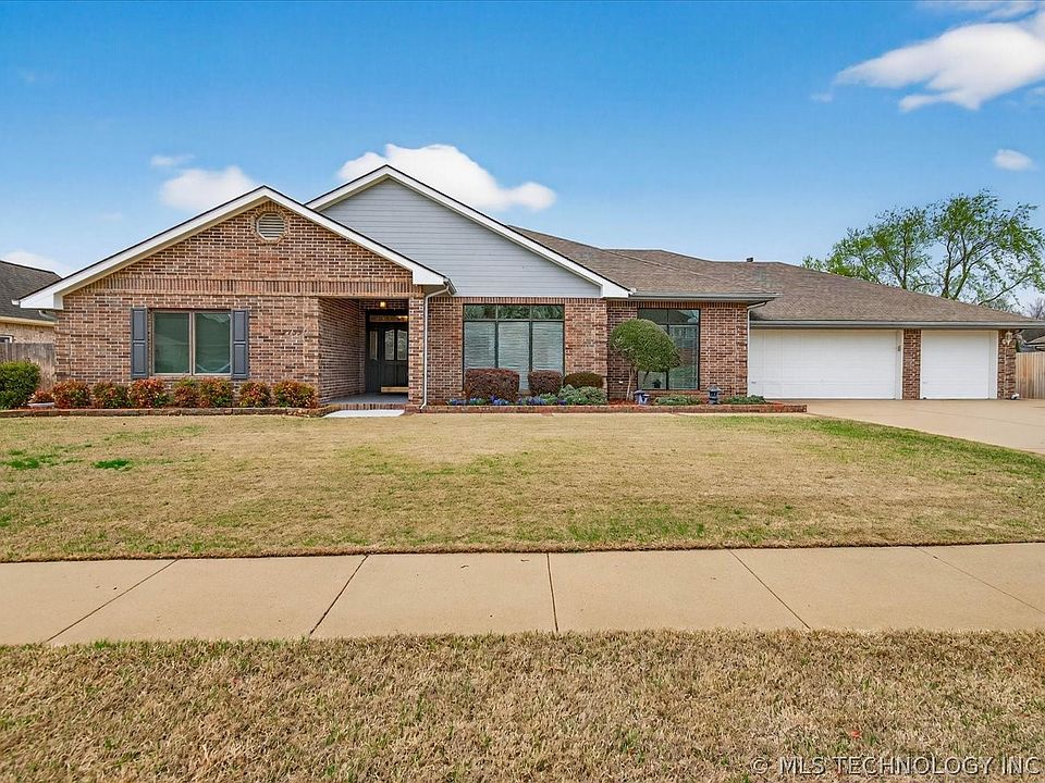 1st image of 2733 Montrose Dr