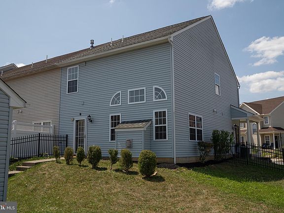 3rd image of 217 Silk Dr
