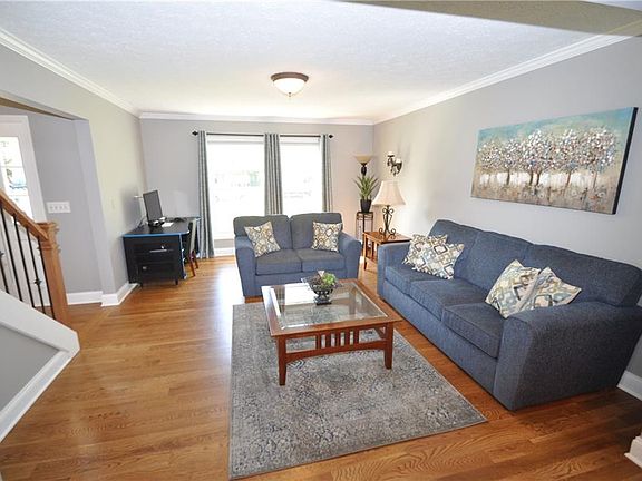 5th image of 79 Old Country Ln