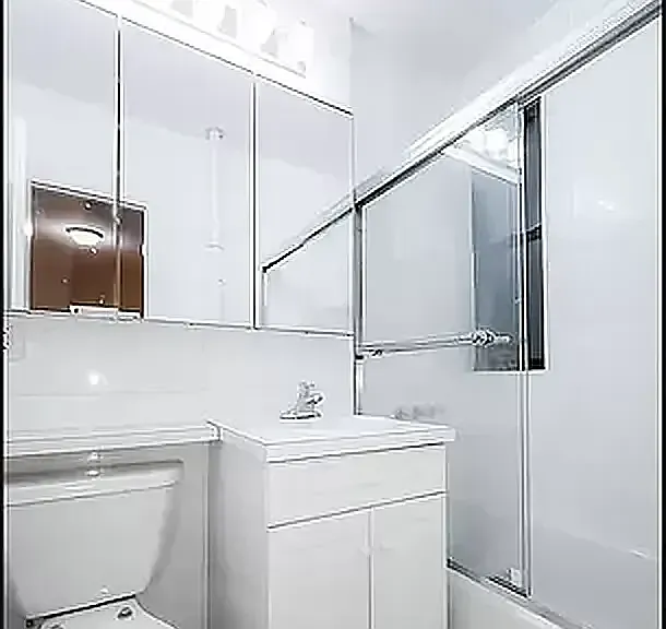 214 E 51st St #4F — Photo 4