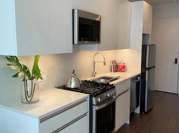 102 Charlton Street 9B image 3 of 7