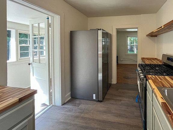 3rd image of 128 Maywood Ln #B