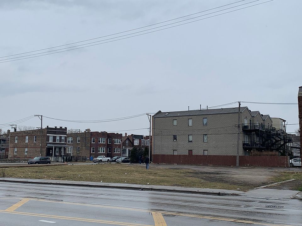 2nd image of 214 S Cicero Ave