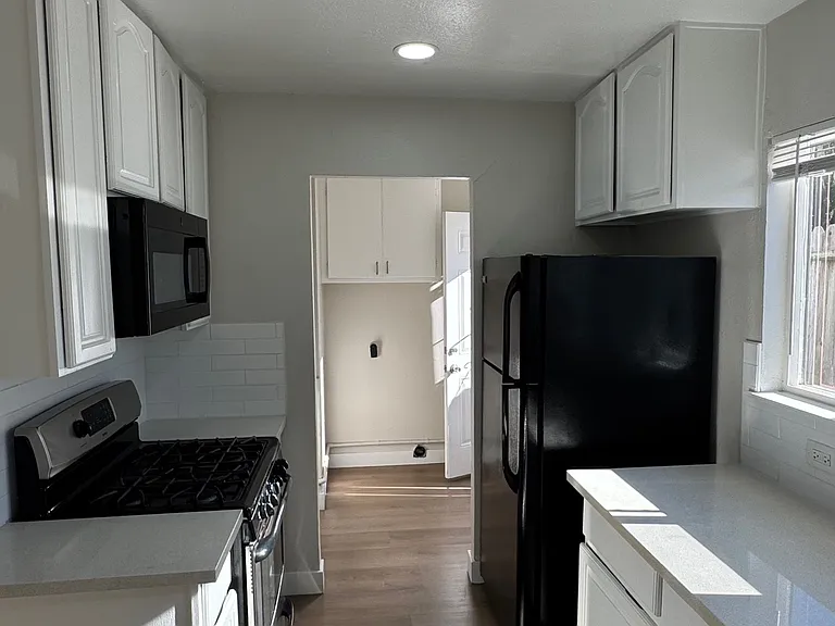 538 Douglas Ave #BACK — Photo 9