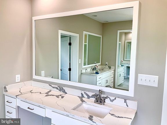 La Salle II - Master Bathroom 3