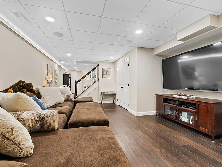 1 Boxwood Rd — Photo 38
