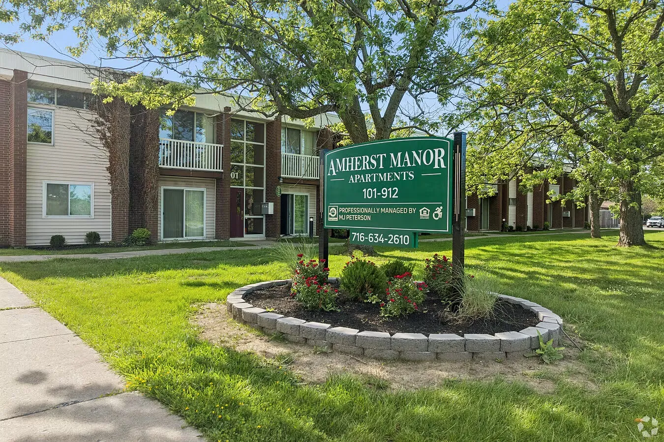 Amherst Manor Apartments — Photo 1