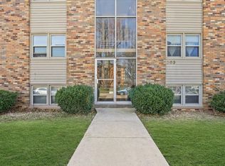 309-311 Robinhood, Bloomington, IL 61701