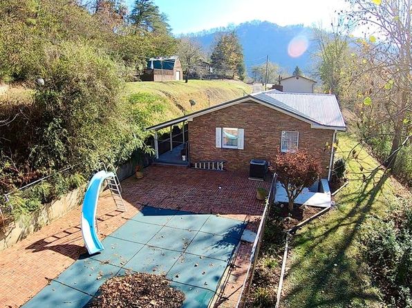 160 Yellow Hill Spur, Elkhorn City, KY 41522