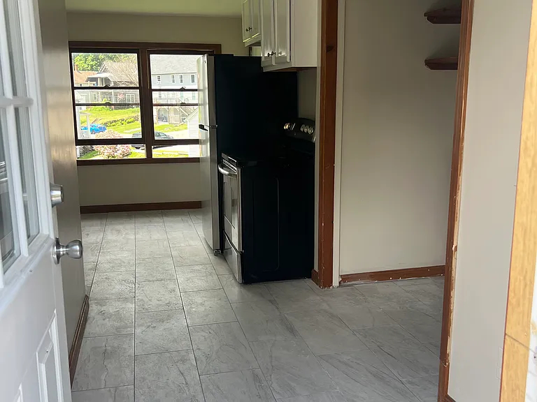 21 Clarke St #B — Photo 20