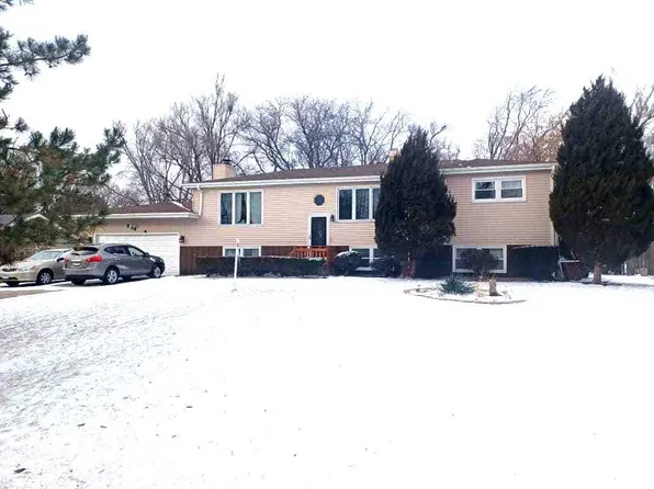 23W464 Olive Ct, Carol Stream, IL 60188