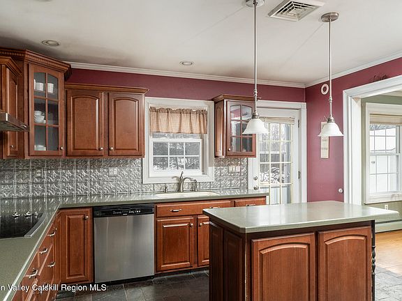 4th image of 352 Falls Road