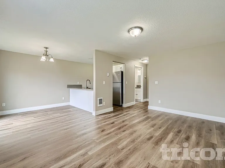 8617 NE 25th Cir — Photo 9